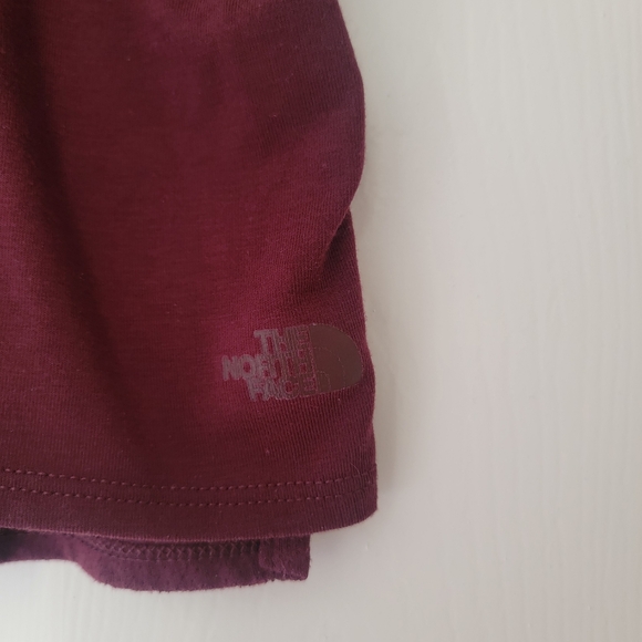 The North Face Women's Burgundy Relaxed Fit Waist Length Active Shirt Size Small - Picture 2 of 10
